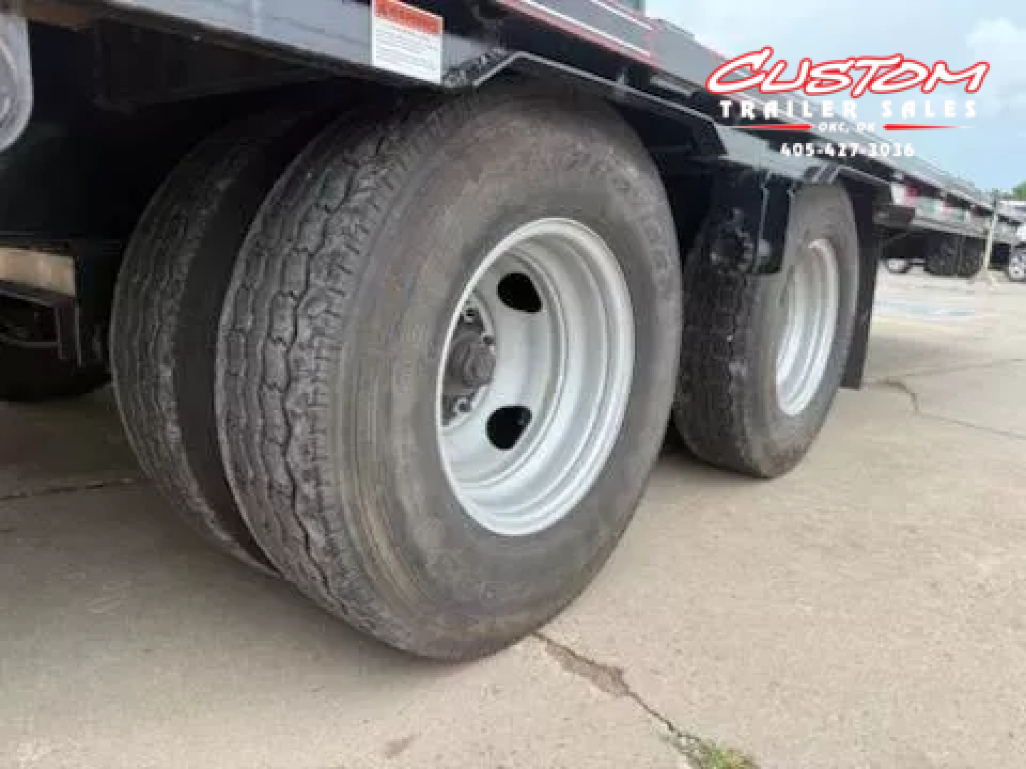 Used #033635 USED 2023 DIAMOND T DTF 40 X 102 DUAL TANDEM 20K STRAIGHT DECK GOOSENECK