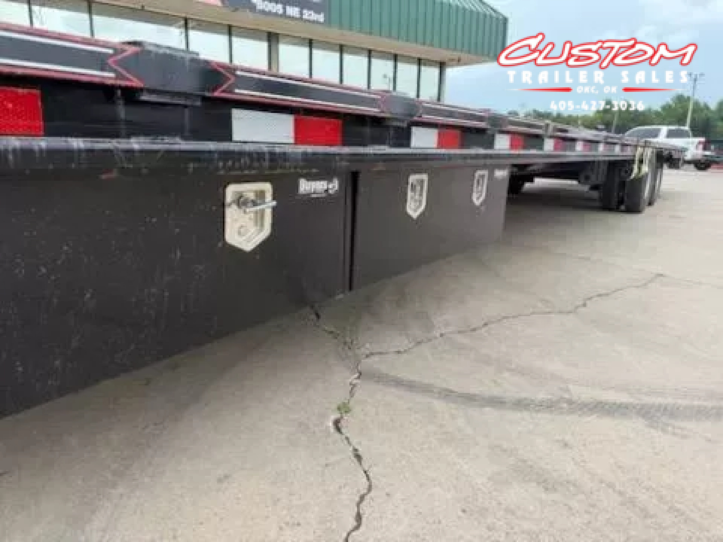 Used #033635 USED 2023 DIAMOND T DTF 40 X 102 DUAL TANDEM 20K STRAIGHT DECK GOOSENECK