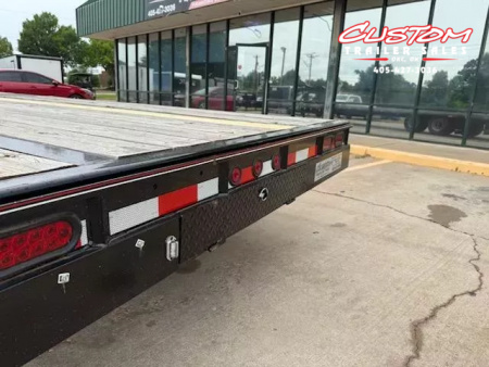 Used #033635 USED 2023 DIAMOND T DTF 40 X 102 DUAL TANDEM 20K STRAIGHT DECK GOOSENECK