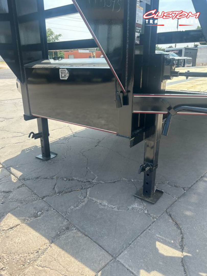 New #034856 2025 DIAMOND T DTF 36 X 102 DUAL TANDEM 20K FLATBED GOOSENECK W/ MAXX RAMPS