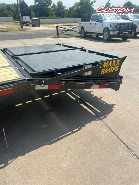 New #034856 2025 DIAMOND T DTF 36 X 102 DUAL TANDEM 20K FLATBED GOOSENECK W/ MAXX RAMPS