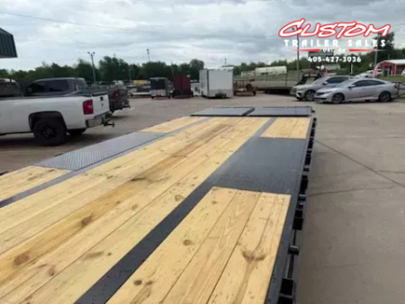 New #036056 2024 DIAMOND T DTF 40 X 102 DUAL TANDEM 24K FLATBED GOOSENECK W/ MAXX RAMPS