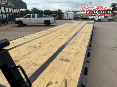 New #036056 2024 DIAMOND T DTF 40 X 102 DUAL TANDEM 24K FLATBED GOOSENECK W/ MAXX RAMPS