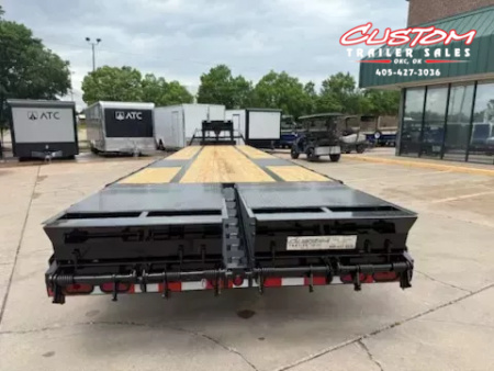 New #036056 2024 DIAMOND T DTF 40 X 102 DUAL TANDEM 24K FLATBED GOOSENECK W/ MAXX RAMPS