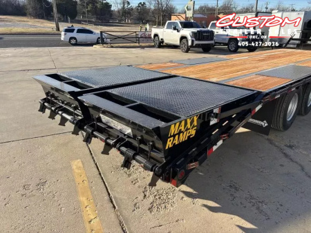 New #037168 2026 DIAMOND T DTF 32 X 102 DUAL TANDEM 20K FLAT BED GOOSENECK W/ MAXX RAMPS
