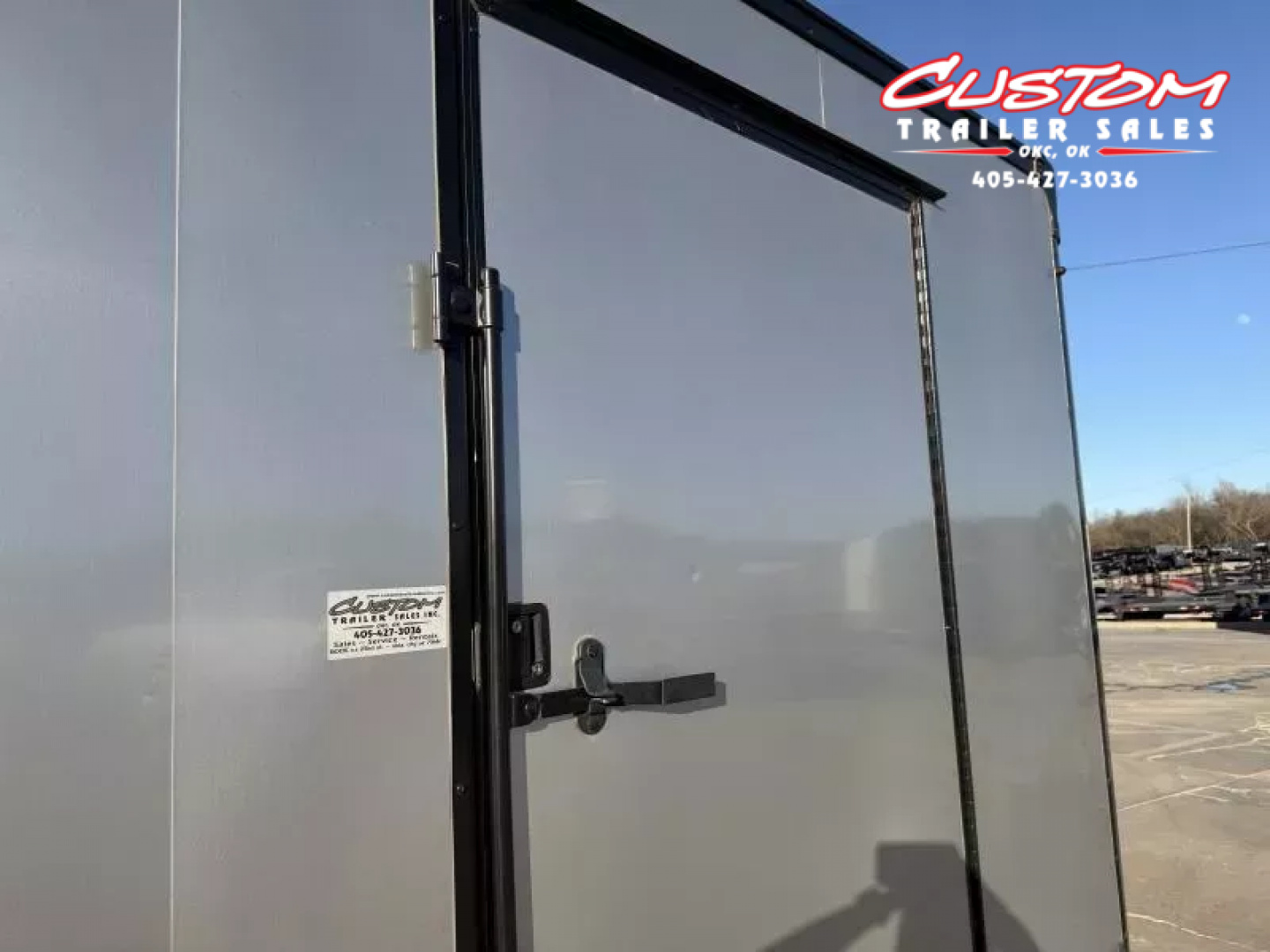 Used #037345 USED 2020 FOREST RIVER TA4 8.5 X 28 TANDEM AXLE ENCLOSED RACE TRAILER