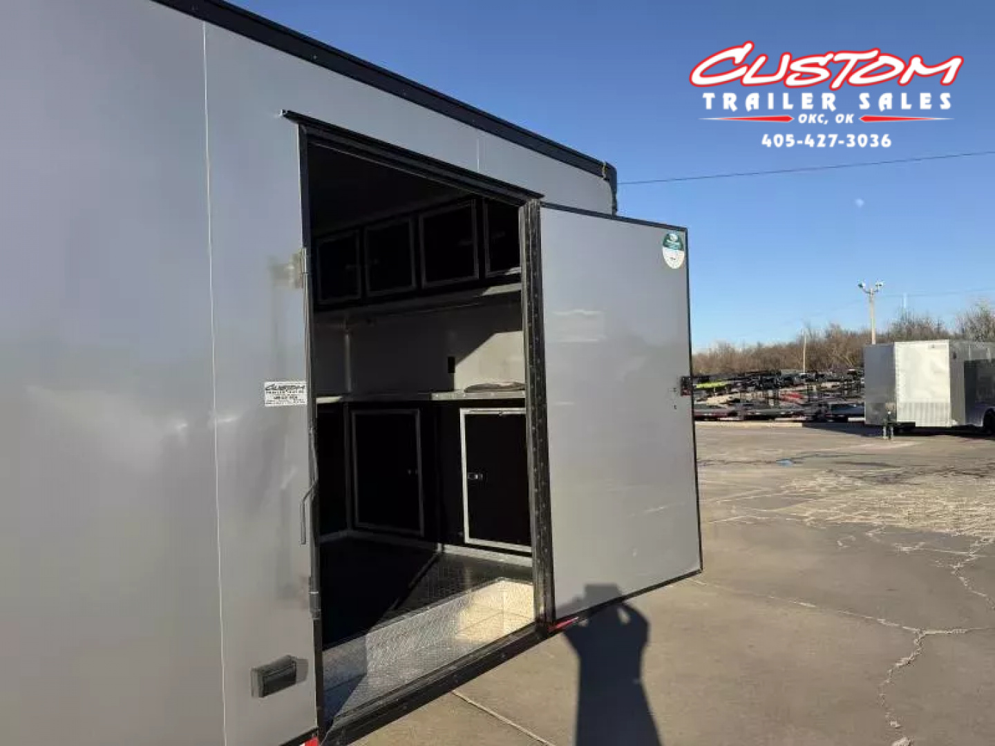 Used #037345 USED 2020 FOREST RIVER TA4 8.5 X 28 TANDEM AXLE ENCLOSED RACE TRAILER