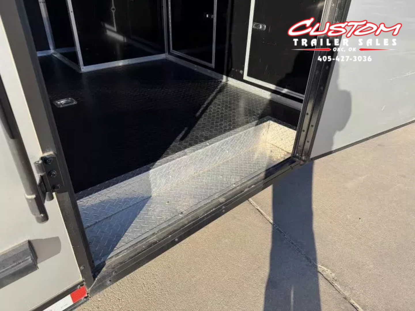 Used #037345 USED 2020 FOREST RIVER TA4 8.5 X 28 TANDEM AXLE ENCLOSED RACE TRAILER