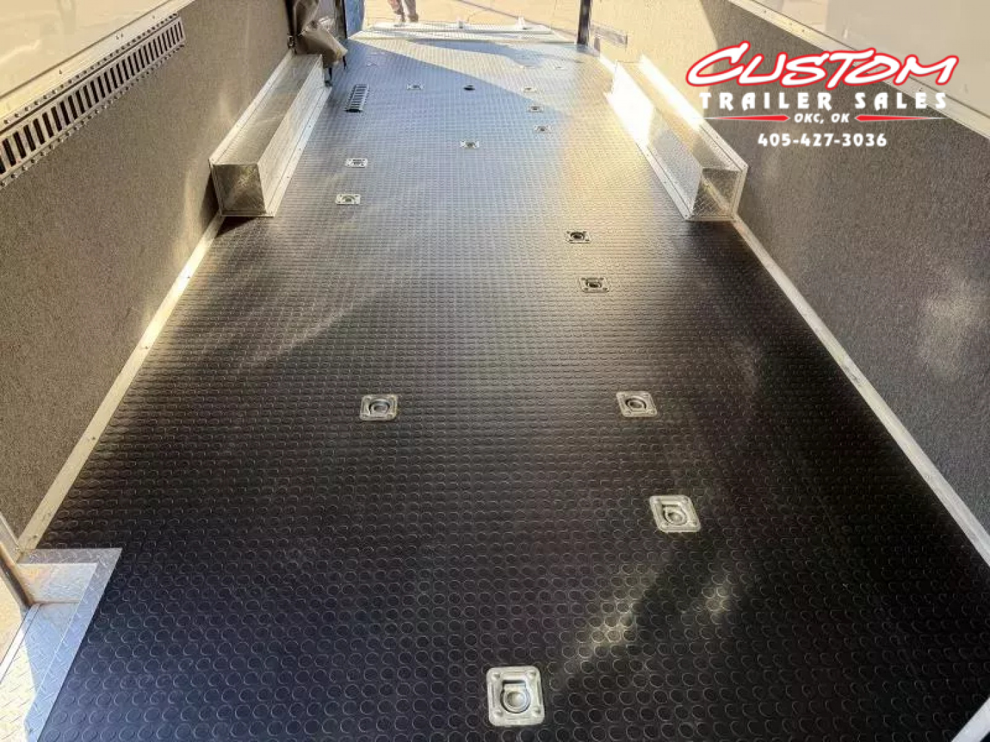 Used #037345 USED 2020 FOREST RIVER TA4 8.5 X 28 TANDEM AXLE ENCLOSED RACE TRAILER