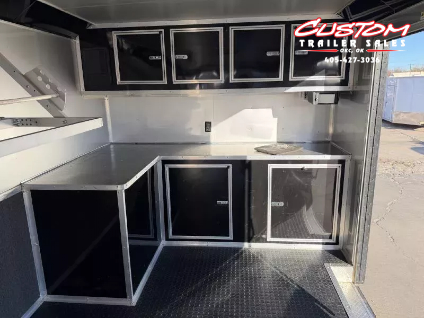 Used #037345 USED 2020 FOREST RIVER TA4 8.5 X 28 TANDEM AXLE ENCLOSED RACE TRAILER