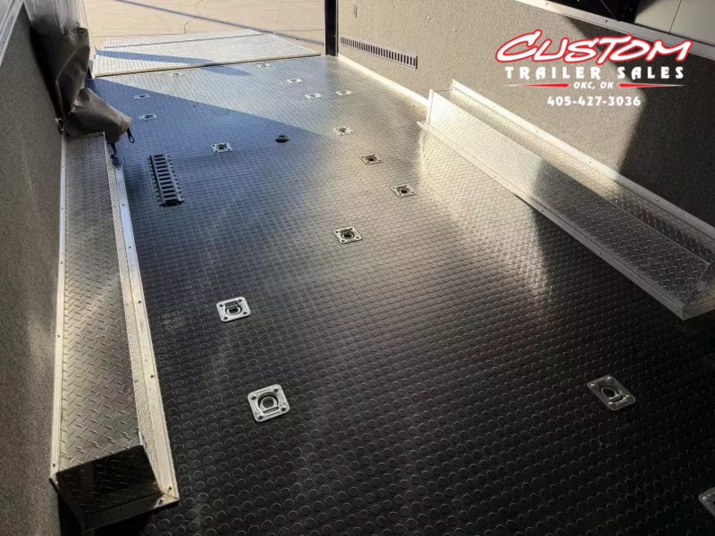 Used #037345 USED 2020 FOREST RIVER TA4 8.5 X 28 TANDEM AXLE ENCLOSED RACE TRAILER