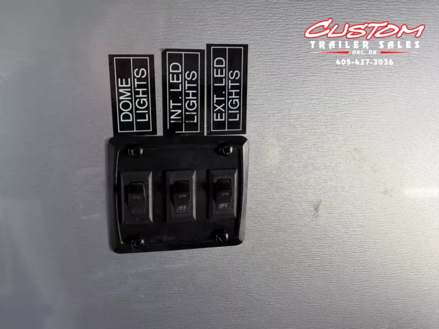 Used #037345 USED 2020 FOREST RIVER TA4 8.5 X 28 TANDEM AXLE ENCLOSED RACE TRAILER