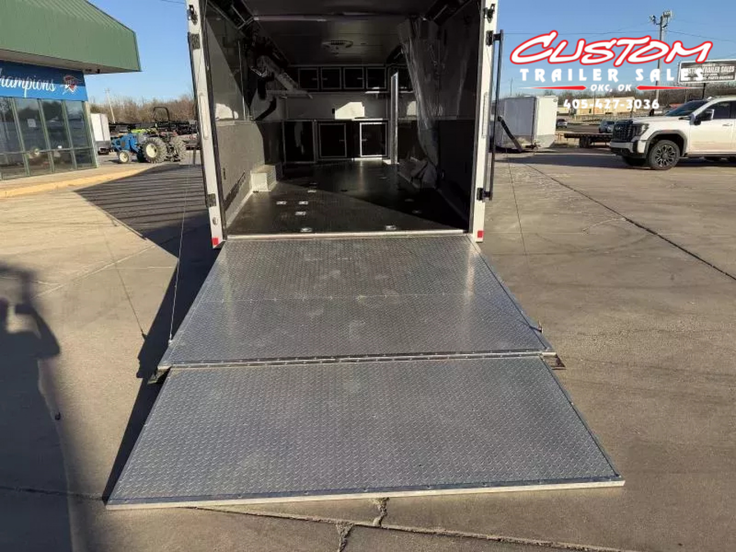 Used #037345 USED 2020 FOREST RIVER TA4 8.5 X 28 TANDEM AXLE ENCLOSED RACE TRAILER