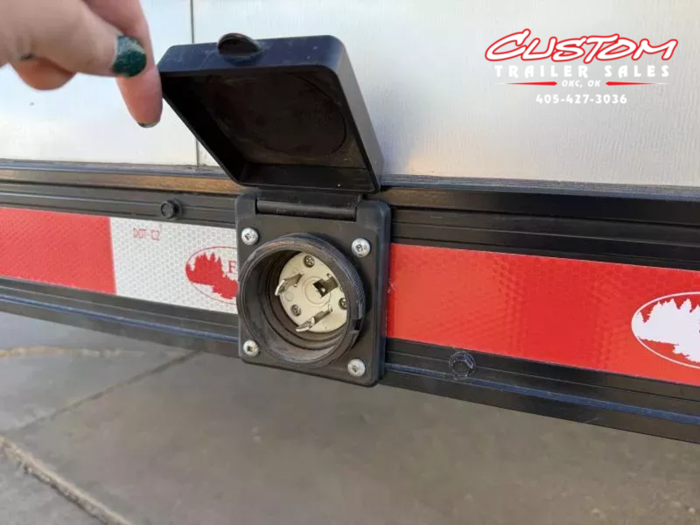 Used #037345 USED 2020 FOREST RIVER TA4 8.5 X 28 TANDEM AXLE ENCLOSED RACE TRAILER