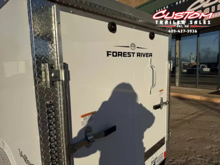 New #055219 2026 FOREST RIVER SA 5 X 8 SINGLE AXLE 3K ENCLOSED W/ REAR RAMP DOOR