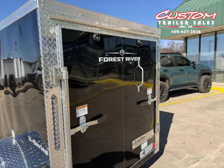 New #055399 2026 FOREST RIVER SA 5 X 8 SINGLE AXLE 3K ENCLOSED W/ REAR RAMP DOOR