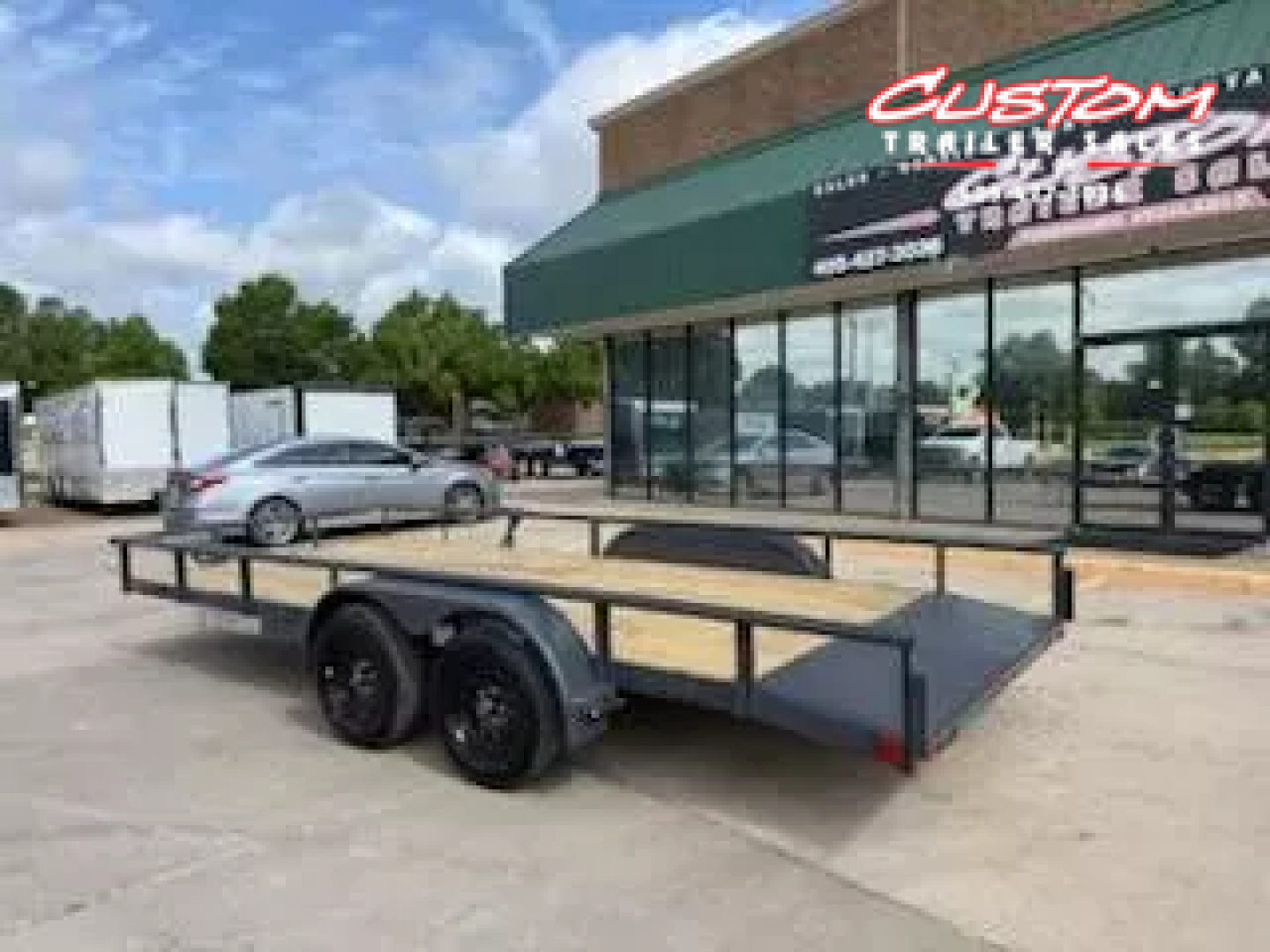 New #142955 2025 LAMAR UC 18 X 83 TANDEM AXLE PIPE TOP 7K UTILITY W/ 2' DOVE & SLIDE IN RAMPS