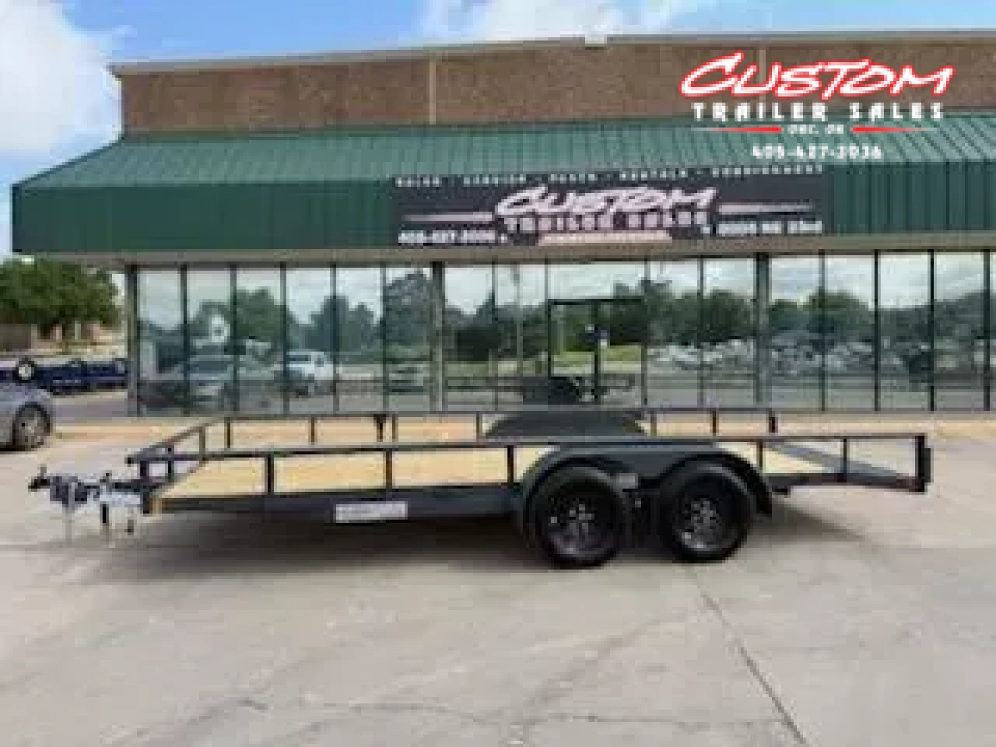 New #142955 2025 LAMAR UC 18 X 83 TANDEM AXLE PIPE TOP 7K UTILITY W/ 2' DOVE & SLIDE IN RAMPS