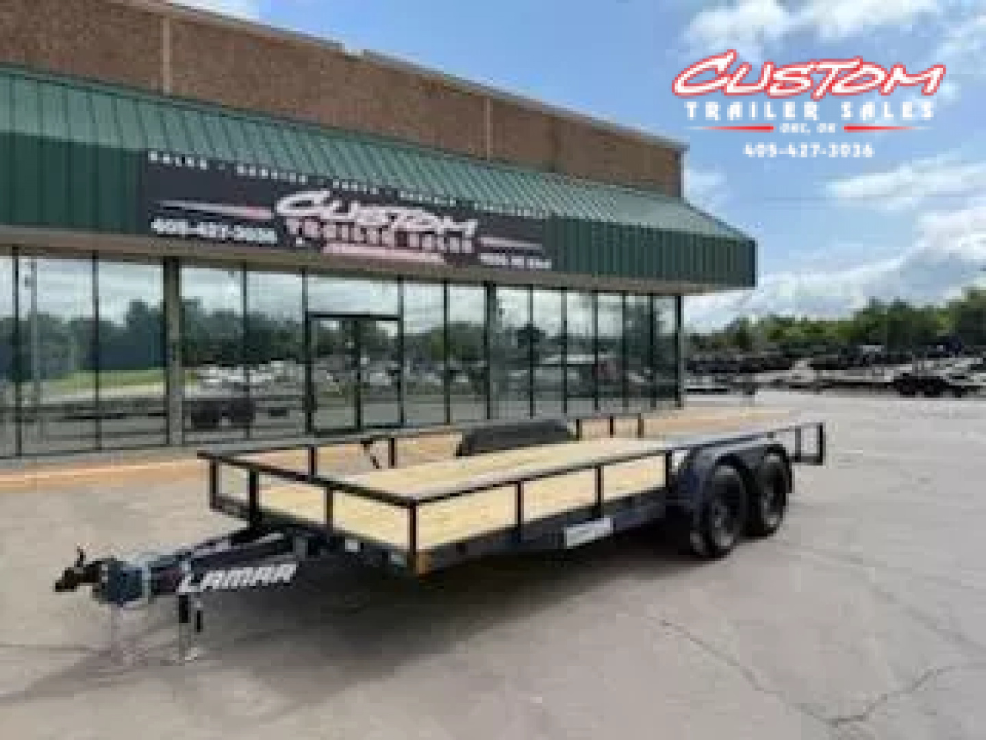 New #142955 2025 LAMAR UC 18 X 83 TANDEM AXLE PIPE TOP 7K UTILITY W/ 2' DOVE & SLIDE IN RAMPS