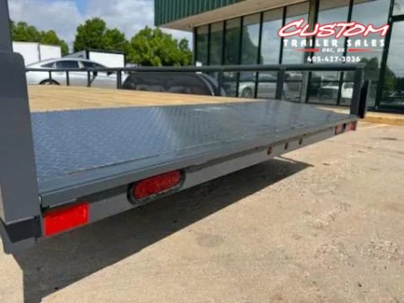 New #142955 2025 LAMAR UC 18 X 83 TANDEM AXLE PIPE TOP 7K UTILITY W/ 2' DOVE & SLIDE IN RAMPS