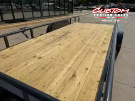 New #142955 2025 LAMAR UC 18 X 83 TANDEM AXLE PIPE TOP 7K UTILITY W/ 2' DOVE & SLIDE IN RAMPS