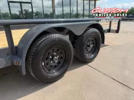 New #142955 2025 LAMAR UC 18 X 83 TANDEM AXLE PIPE TOP 7K UTILITY W/ 2' DOVE & SLIDE IN RAMPS