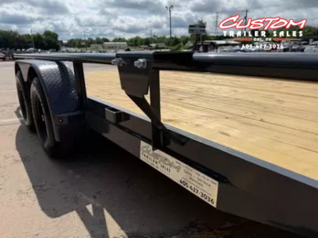 New #142955 2025 LAMAR UC 18 X 83 TANDEM AXLE PIPE TOP 7K UTILITY W/ 2' DOVE & SLIDE IN RAMPS