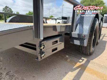 New #142955 2025 LAMAR UC 18 X 83 TANDEM AXLE PIPE TOP 7K UTILITY W/ 2' DOVE & SLIDE IN RAMPS