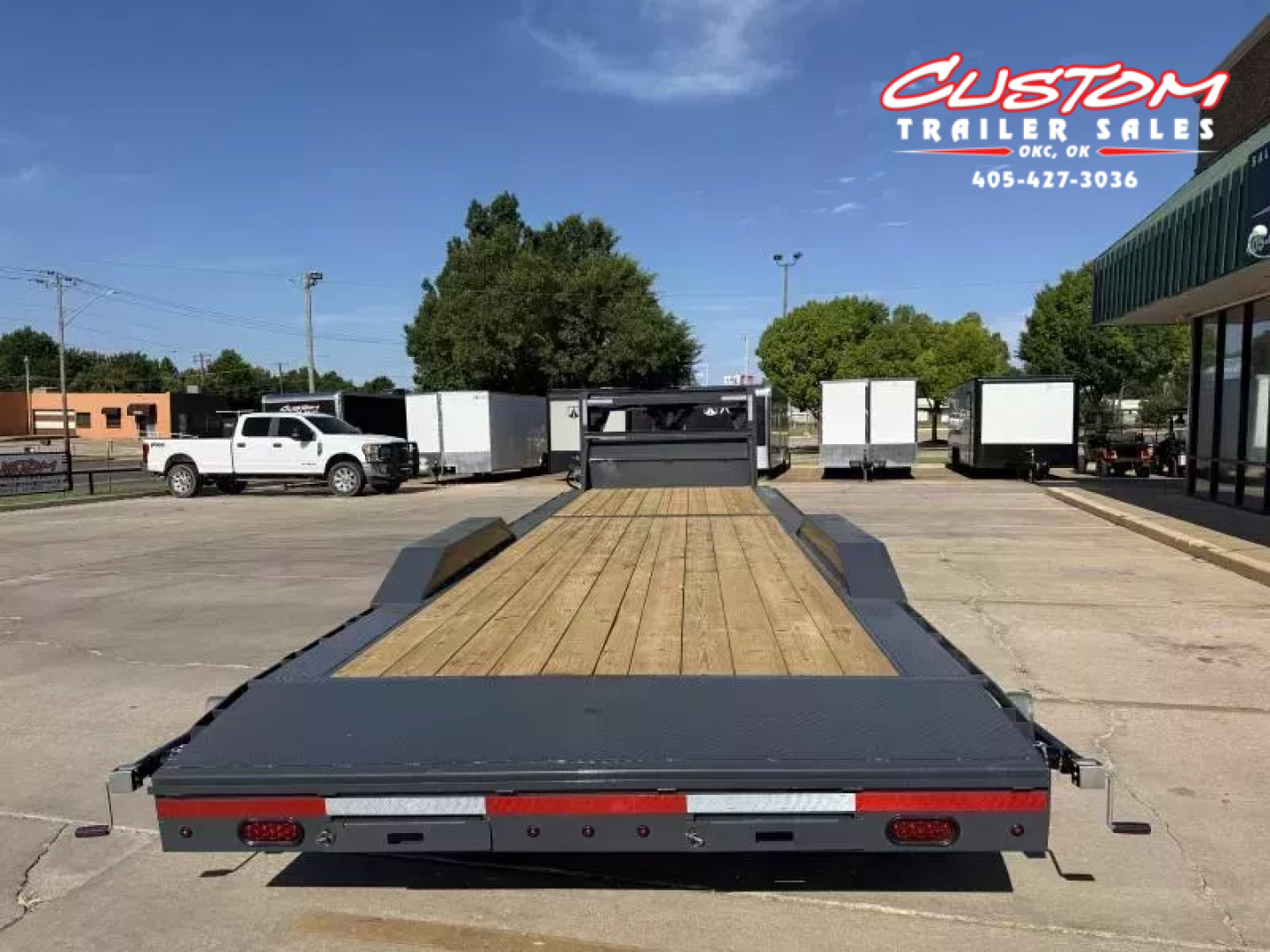New #150986 2026 LAMAR H8 28 X 102  TANDEM AXLE 14K EQUIPMENT GOOSENECK W/ SLIDE IN RAMPS