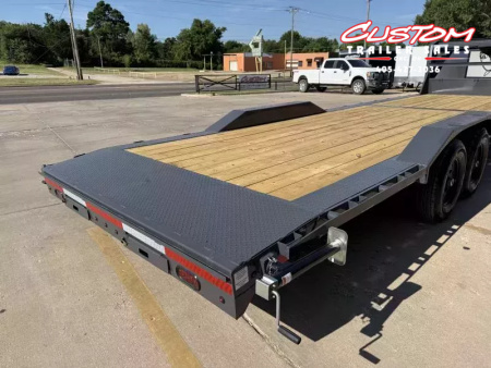 New #150986 2026 LAMAR H8 28 X 102  TANDEM AXLE 14K EQUIPMENT GOOSENECK W/ SLIDE IN RAMPS