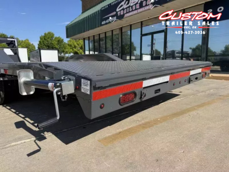 New #150986 2026 LAMAR H8 28 X 102  TANDEM AXLE 14K EQUIPMENT GOOSENECK W/ SLIDE IN RAMPS
