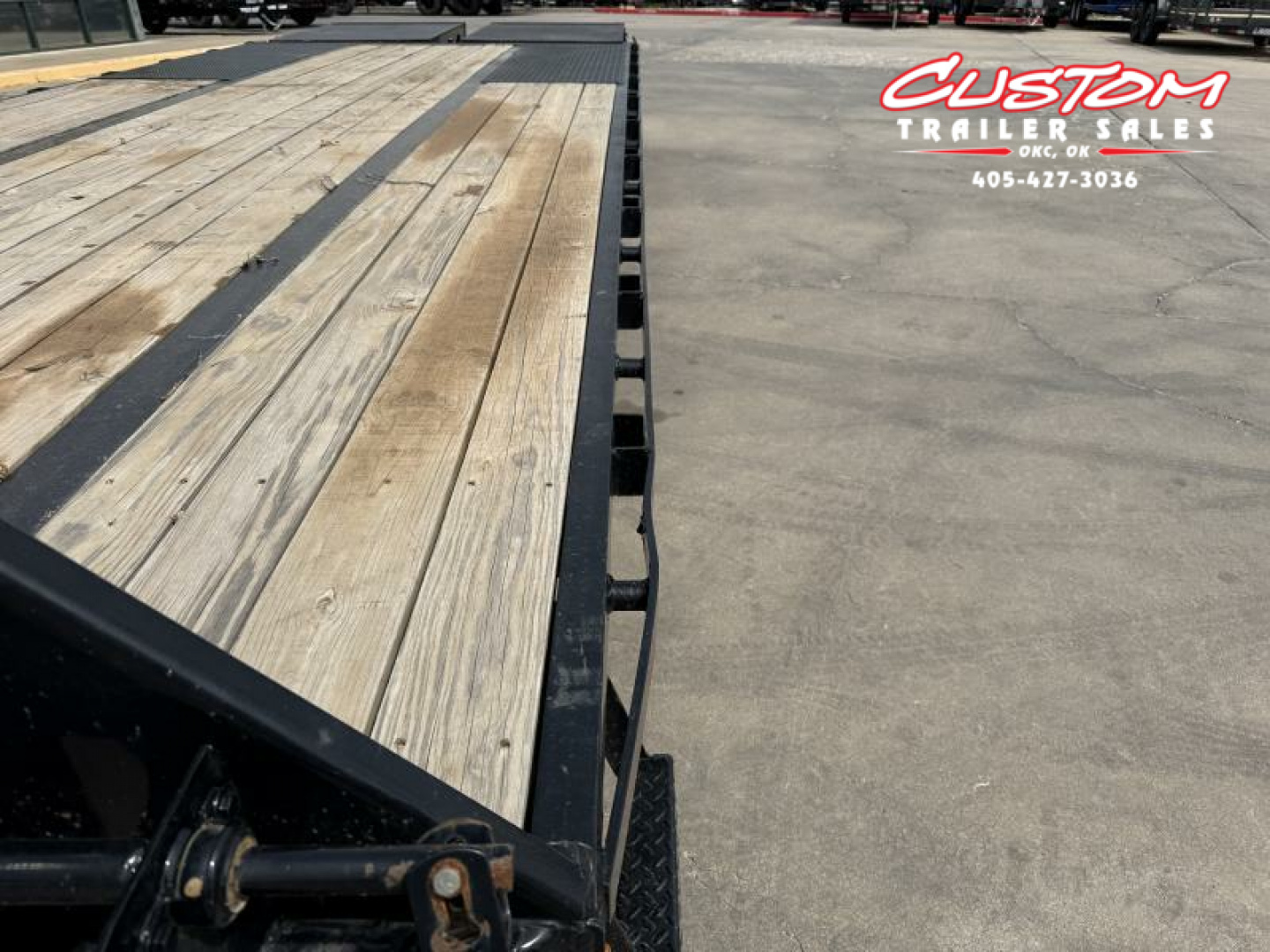 Used #242638 USED 2021 DIAMOND C FMAX210 25 X 102 DUAL TANDEM AXLE 20K FLATBED GOOSENECK W/ MAX RAMPS