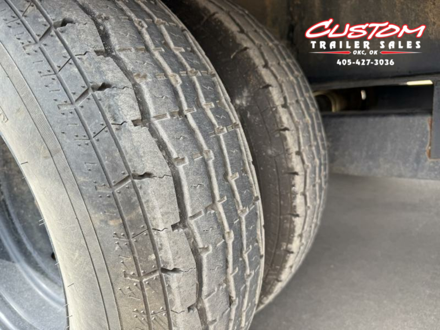 Used #242638 USED 2021 DIAMOND C FMAX210 25 X 102 DUAL TANDEM AXLE 20K FLATBED GOOSENECK W/ MAX RAMPS