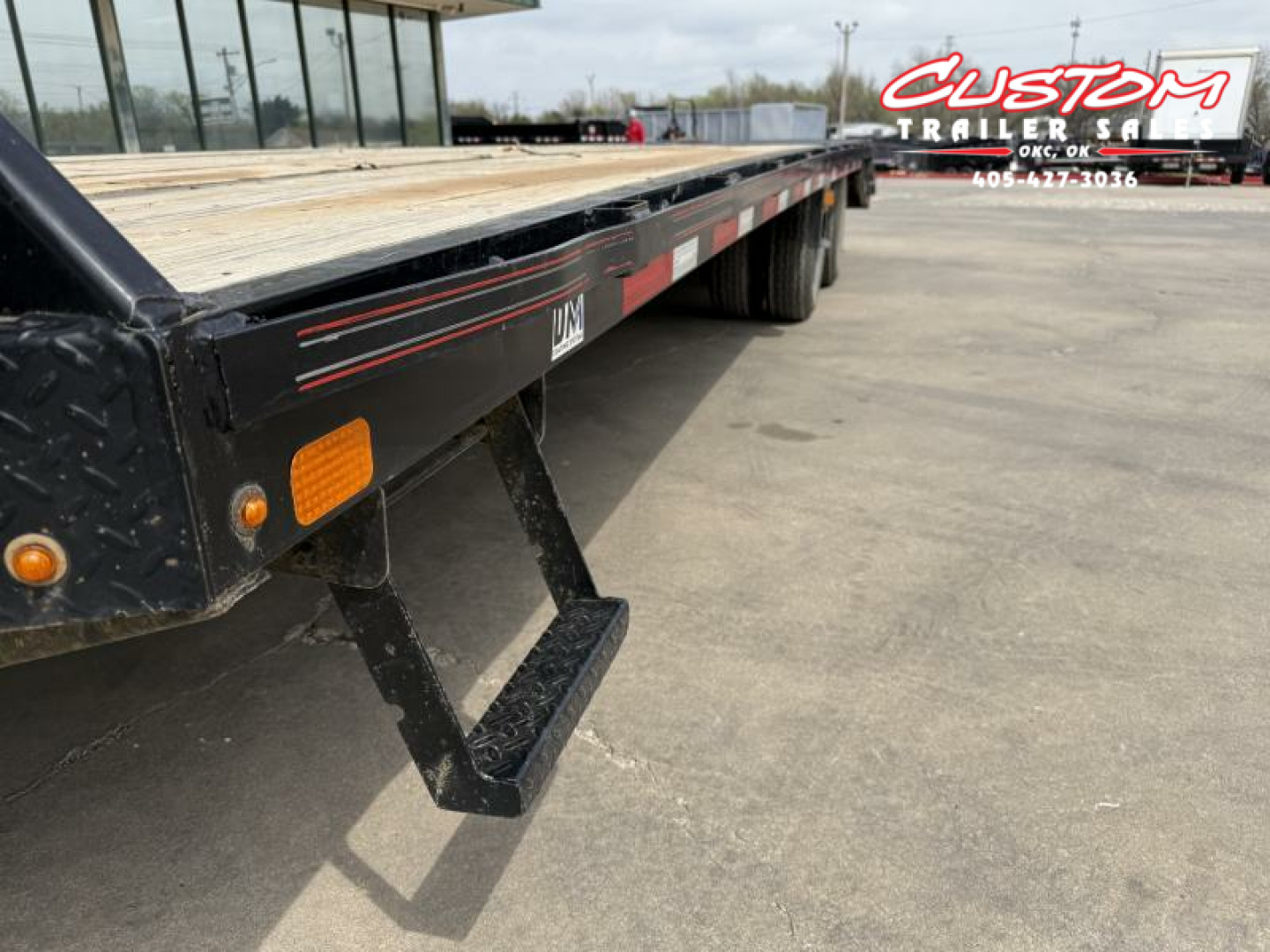 Used #242638 USED 2021 DIAMOND C FMAX210 25 X 102 DUAL TANDEM AXLE 20K FLATBED GOOSENECK W/ MAX RAMPS