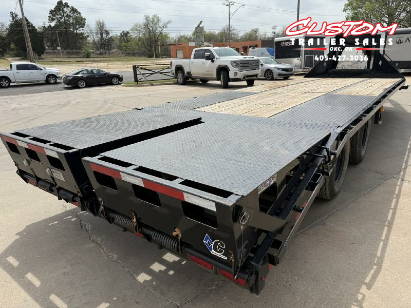 Used #242638 USED 2021 DIAMOND C FMAX210 25 X 102 DUAL TANDEM AXLE 20K FLATBED GOOSENECK W/ MAX RAMPS