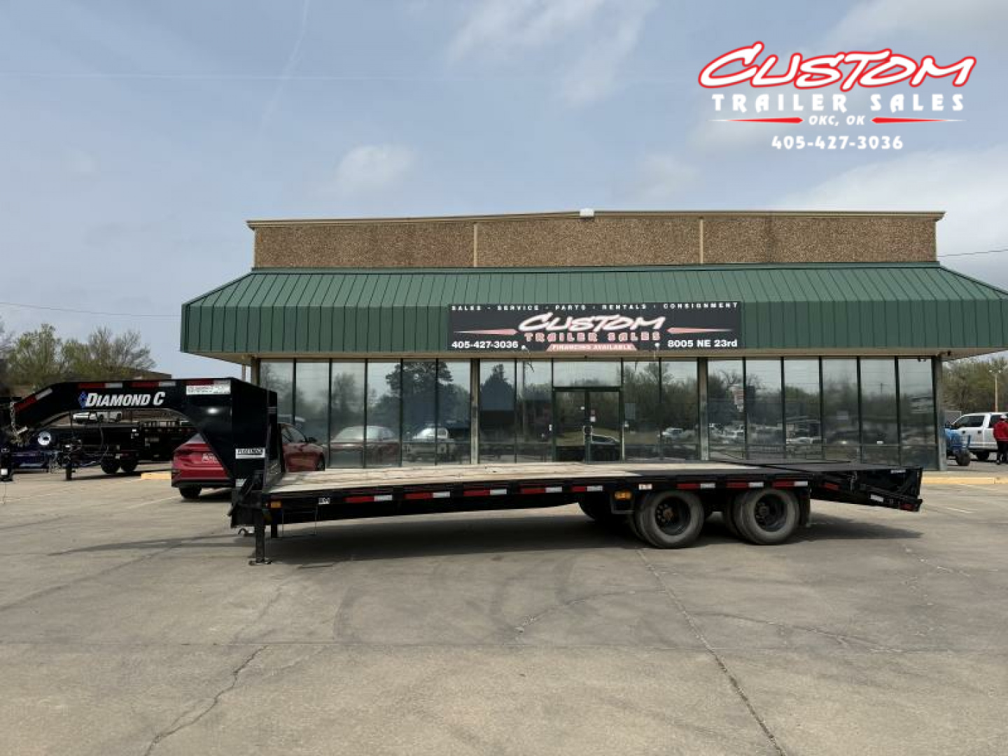 Used #242638 USED 2021 DIAMOND C FMAX210 25 X 102 DUAL TANDEM AXLE 20K FLATBED GOOSENECK W/ MAX RAMPS