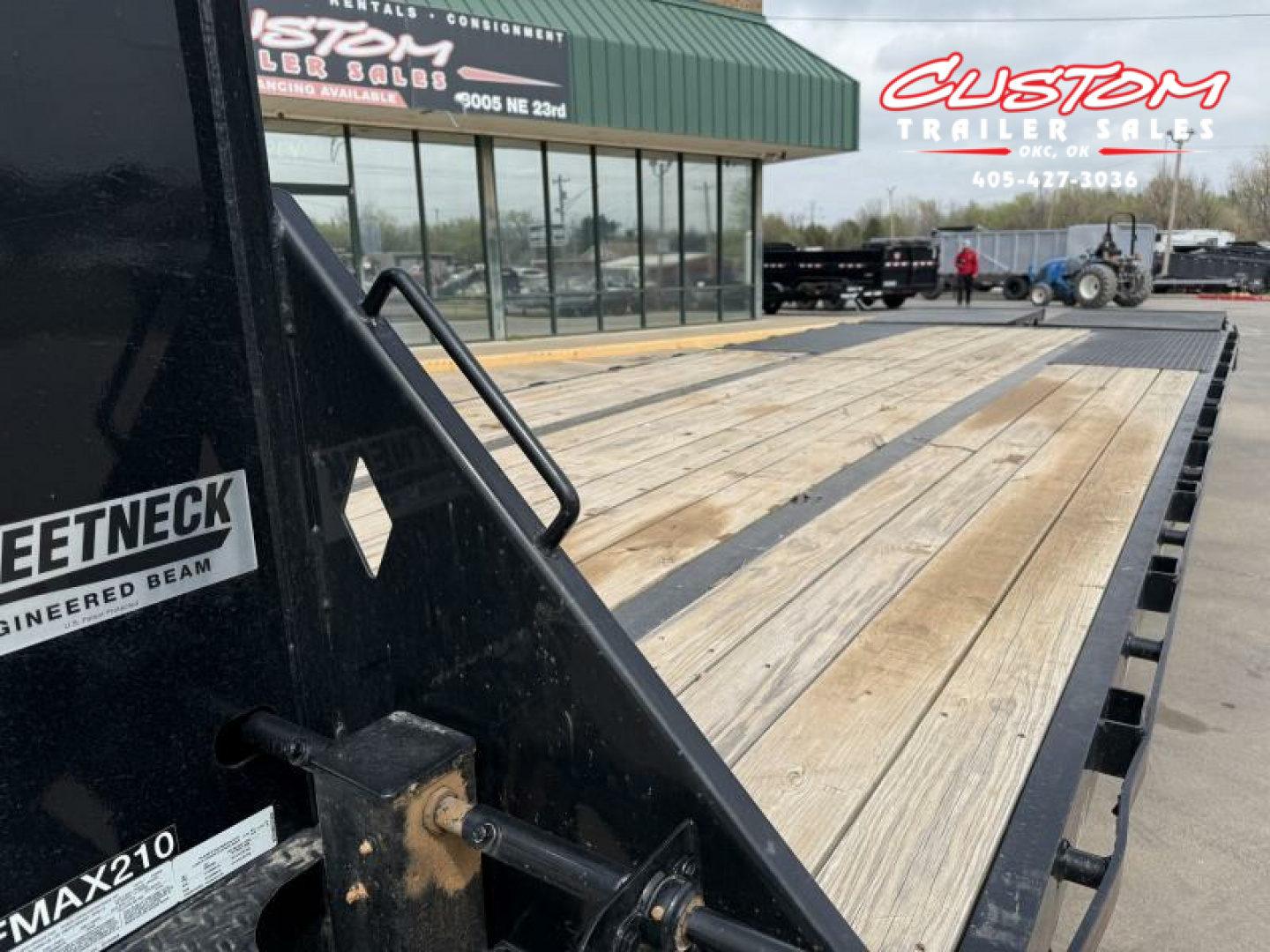 Used #242638 USED 2021 DIAMOND C FMAX210 25 X 102 DUAL TANDEM AXLE 20K FLATBED GOOSENECK W/ MAX RAMPS