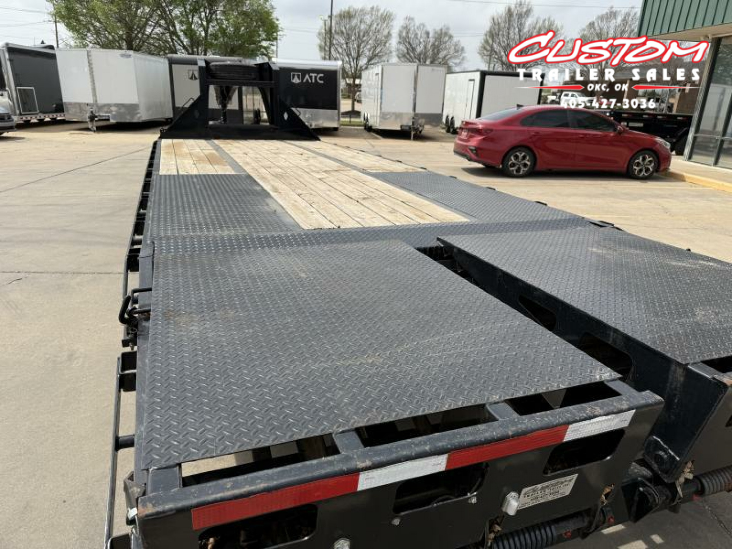 Used #242638 USED 2021 DIAMOND C FMAX210 25 X 102 DUAL TANDEM AXLE 20K FLATBED GOOSENECK W/ MAX RAMPS