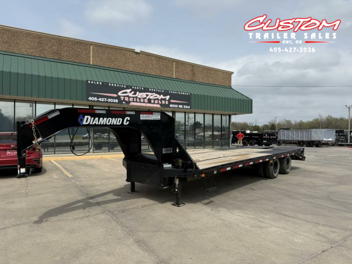 Used #242638 USED 2021 DIAMOND C FMAX210 25 X 102 DUAL TANDEM AXLE 20K FLATBED GOOSENECK W/ MAX RAMPS