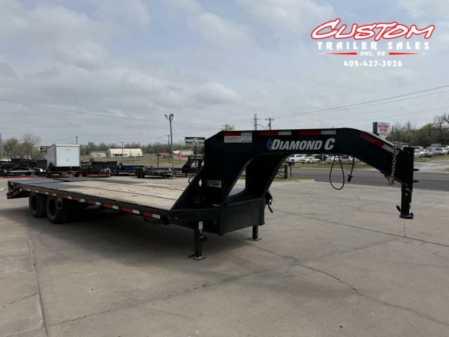 Used #242638 USED 2021 DIAMOND C FMAX210 25 X 102 DUAL TANDEM AXLE 20K FLATBED GOOSENECK W/ MAX RAMPS