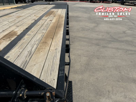 Used #242638 USED 2021 DIAMOND C FMAX210 25 X 102 DUAL TANDEM AXLE 20K FLATBED GOOSENECK W/ MAX RAMPS