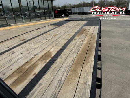 Used #242638 USED 2021 DIAMOND C FMAX210 25 X 102 DUAL TANDEM AXLE 20K FLATBED GOOSENECK W/ MAX RAMPS