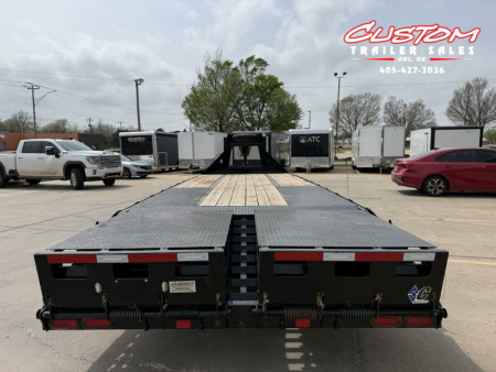 Used #242638 USED 2021 DIAMOND C FMAX210 25 X 102 DUAL TANDEM AXLE 20K FLATBED GOOSENECK W/ MAX RAMPS