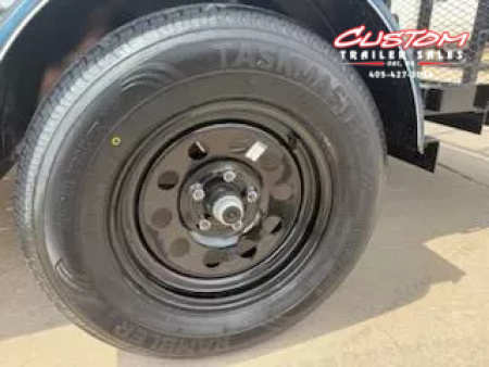 New #254149 2025 TOP HAT DSP 12 X 77 SINGLE AXLE PIPE TOP 3.5K UTILITY W/ 2' DOVE & 36" RAMP GATE