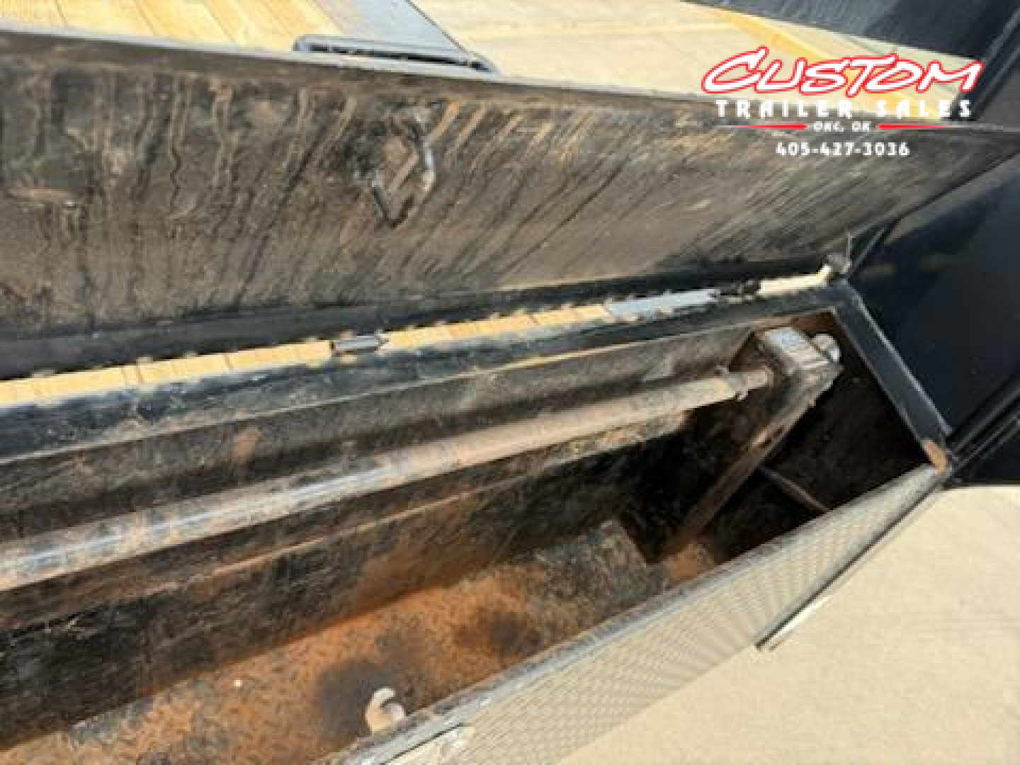 Used #317165 USED 2020 PJ TRAILERS H7 24 X 102 TANDEM AXLE SUPER SINGLE 20K GOOSENECK EQUIPMENT TRAILER