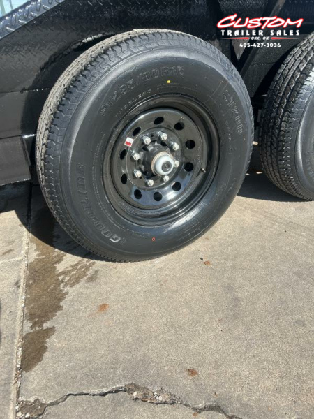 New #346196 2025 LOAD TRAIL CH 22 X 102 TANDEM AXLE 14K EQUIPMENT HAULER W/ SLIDE IN RAMPS