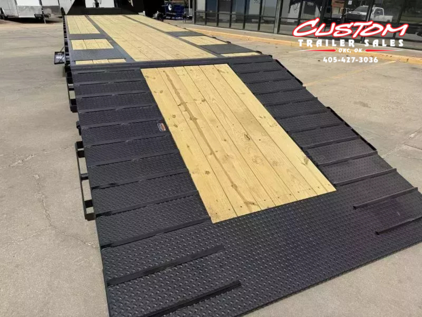 New #371552 2026 LOAD TRAIL GL 36 X 102 DUAL TANDEM LOW-PRO 20K GOOSENECK W/ HYDRAULIC DOVETAIL & JACKS