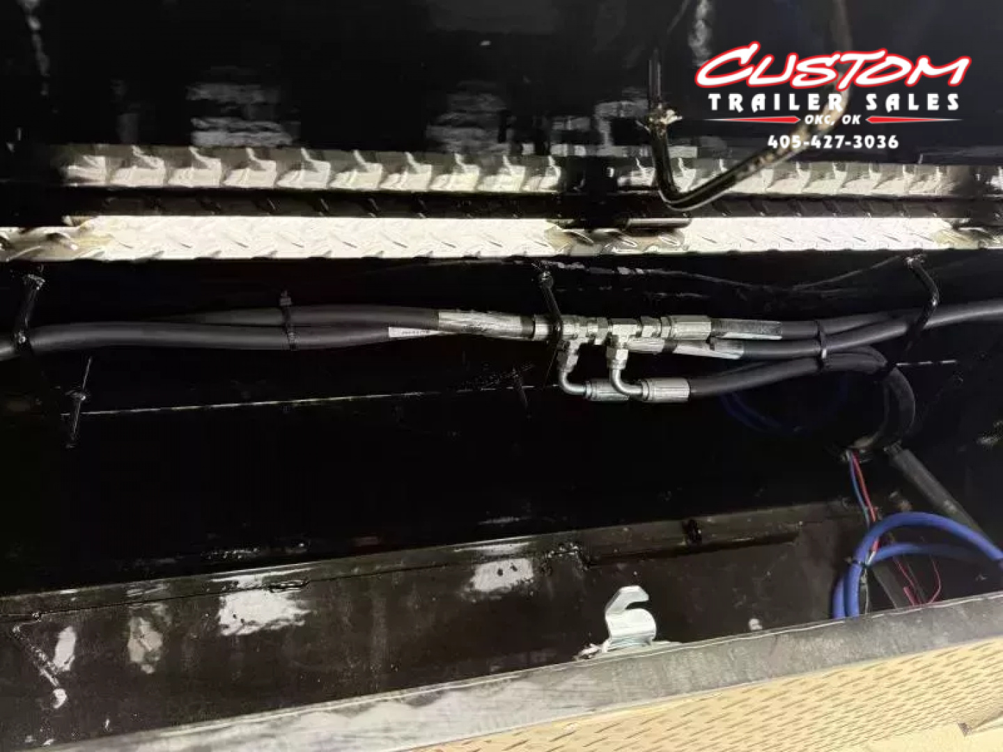 New #371552 2026 LOAD TRAIL GL 36 X 102 DUAL TANDEM LOW-PRO 20K GOOSENECK W/ HYDRAULIC DOVETAIL & JACKS