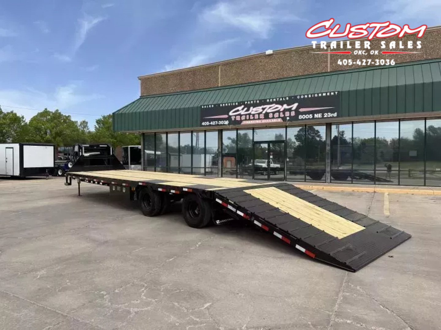 New #371552 2026 LOAD TRAIL GL 36 X 102 DUAL TANDEM LOW-PRO 20K GOOSENECK W/ HYDRAULIC DOVETAIL & JACKS