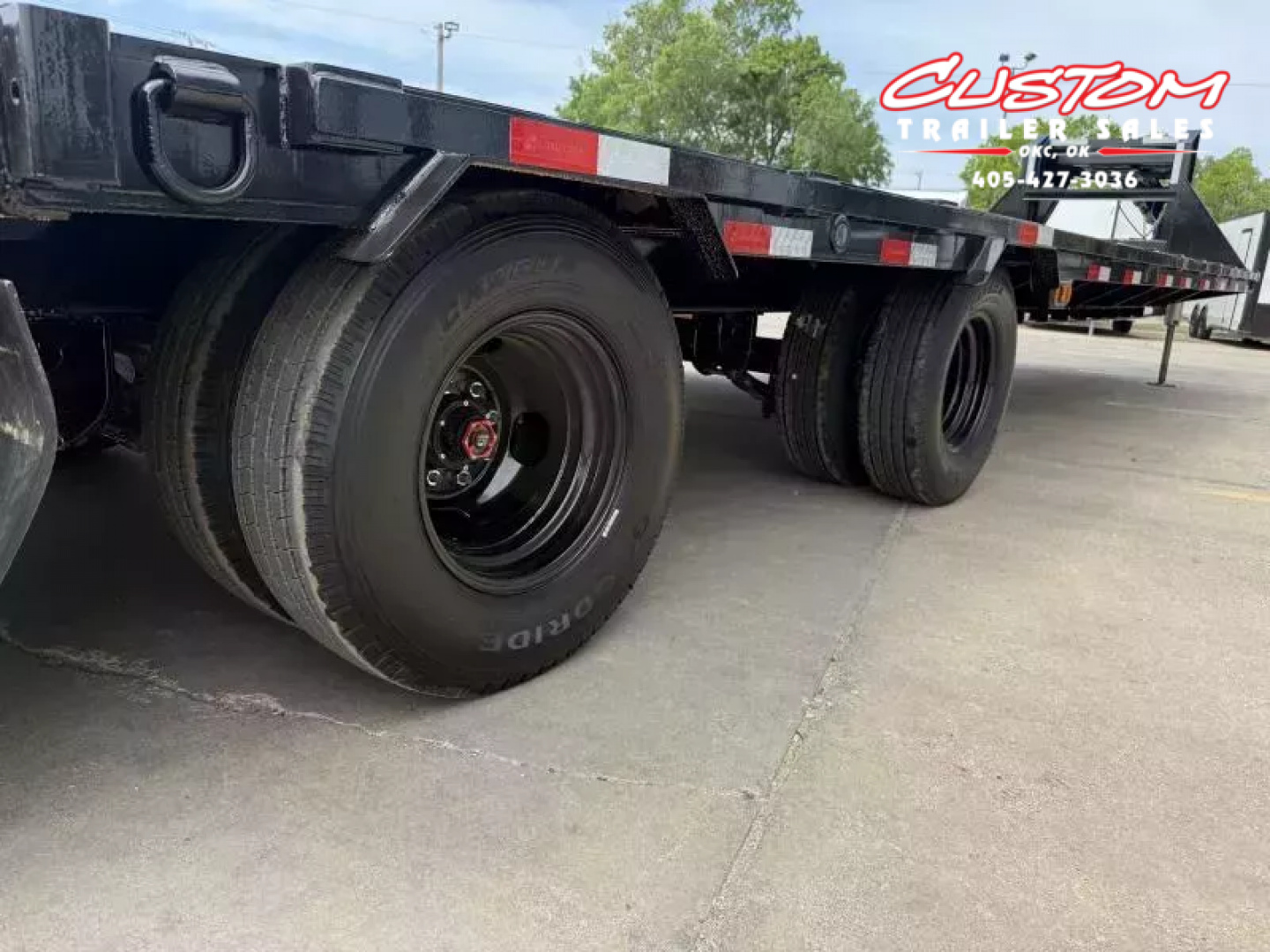 New #371552 2026 LOAD TRAIL GL 36 X 102 DUAL TANDEM LOW-PRO 20K GOOSENECK W/ HYDRAULIC DOVETAIL & JACKS